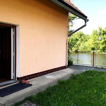 Venkovska Chata Na Brehu Reky Labe *